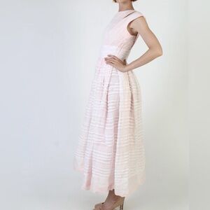 Beautiful vintage 1950s pink dress fits size 0/2
